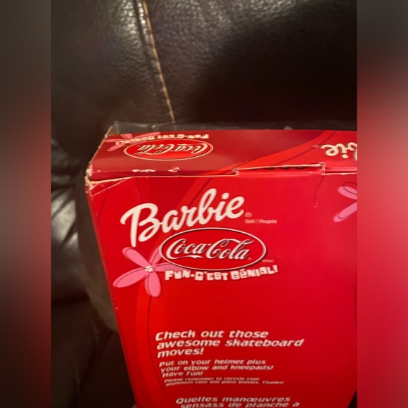 Vintage 2001 Coca-Cola Skateboard Fun Barbie Doll Special Edition - Picture 4 of 5